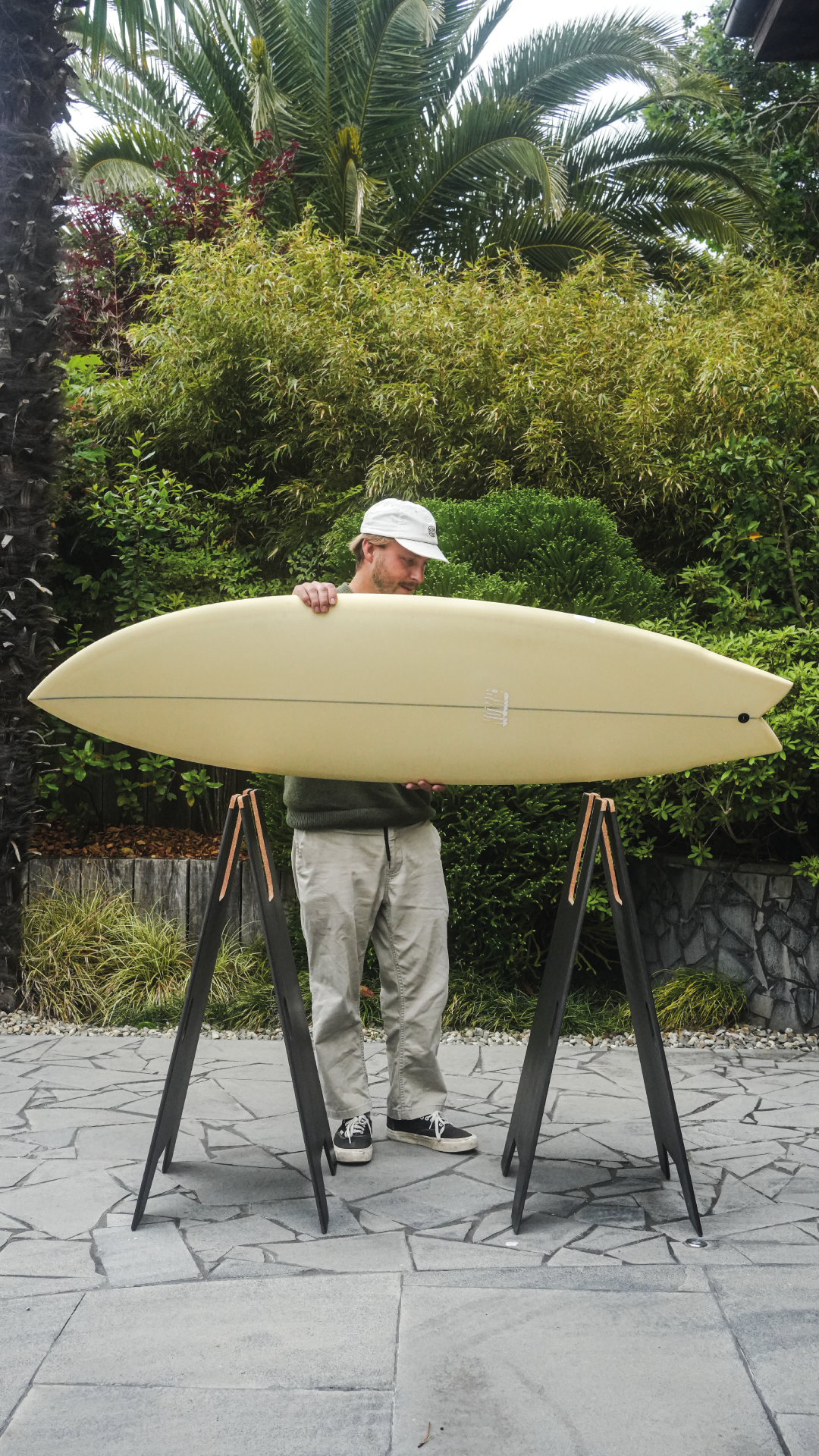 Paire de chevalets de surf EDERRAK en Valchromat noir, fibres de bois recyclées, fabriqués à la main au Pays Basque