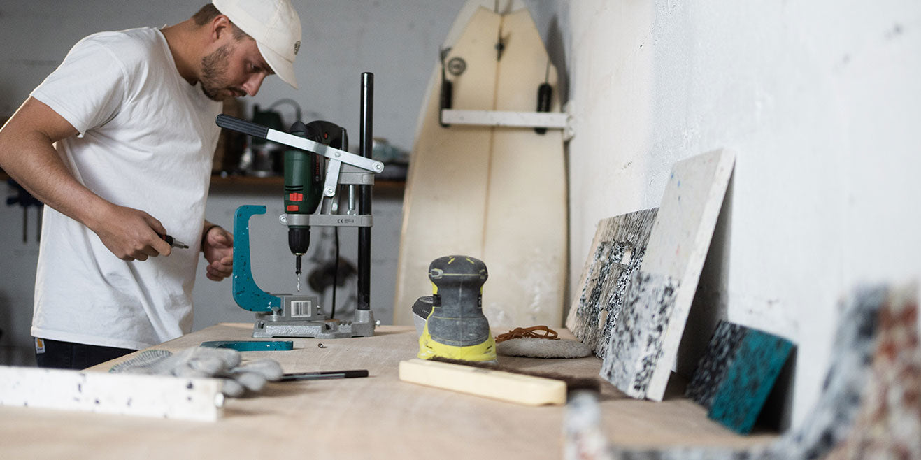 Auguste Plestant, fondateur d´Ederrak, solutions de rangements et racks pour planches de surf réalisés à partir de plastiques recyclés et fabriqués au pays basque