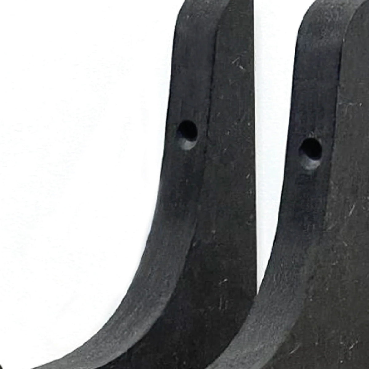 Zoom sur le support du rack de surf noir EDERRAK : Valchromat teinté dans la masse et trou de fixation